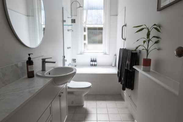 Small-bathroom-1.jpg Small-bathroom-1.jpg