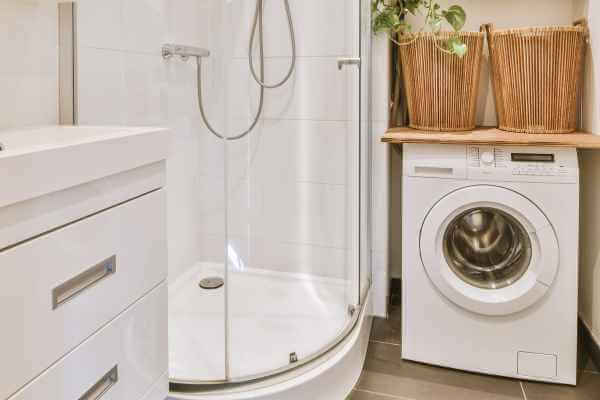 Small-bathroom-2.jpg Small-bathroom-2.jpg